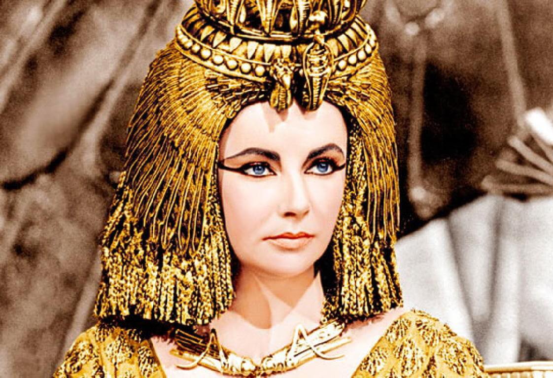 Nghĩ tới Nữ hoàng Ai Cập, người ta thường liên tưởng một tuyệt sắc giai nhân.